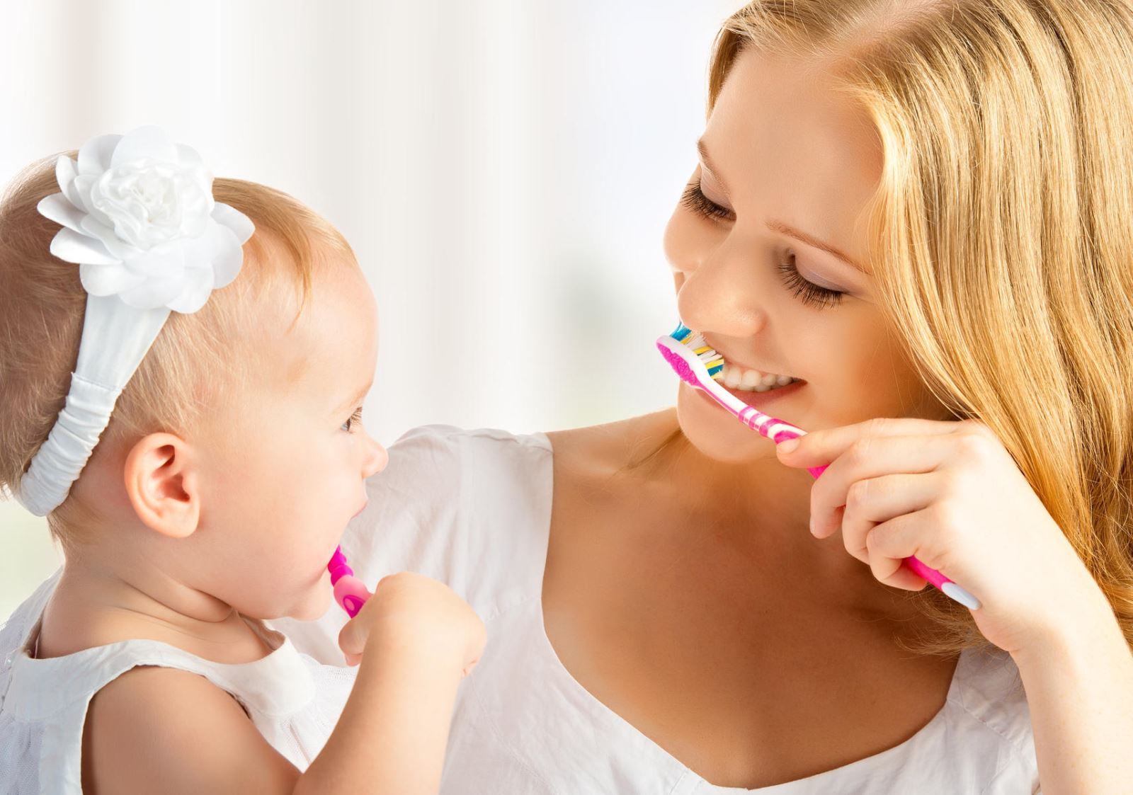Nên đánh răng, vệ sinh răng miệng cho trẻ sau ăn