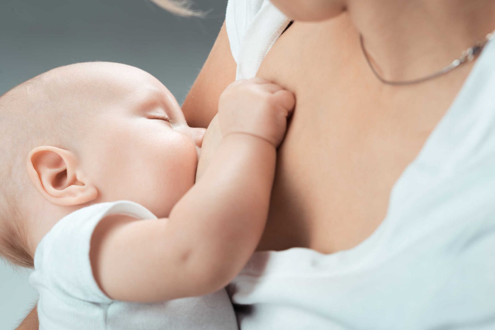  Trẻ có thể bắt đầu cai sữa mẹ từ 24 tháng tuổi trở lên