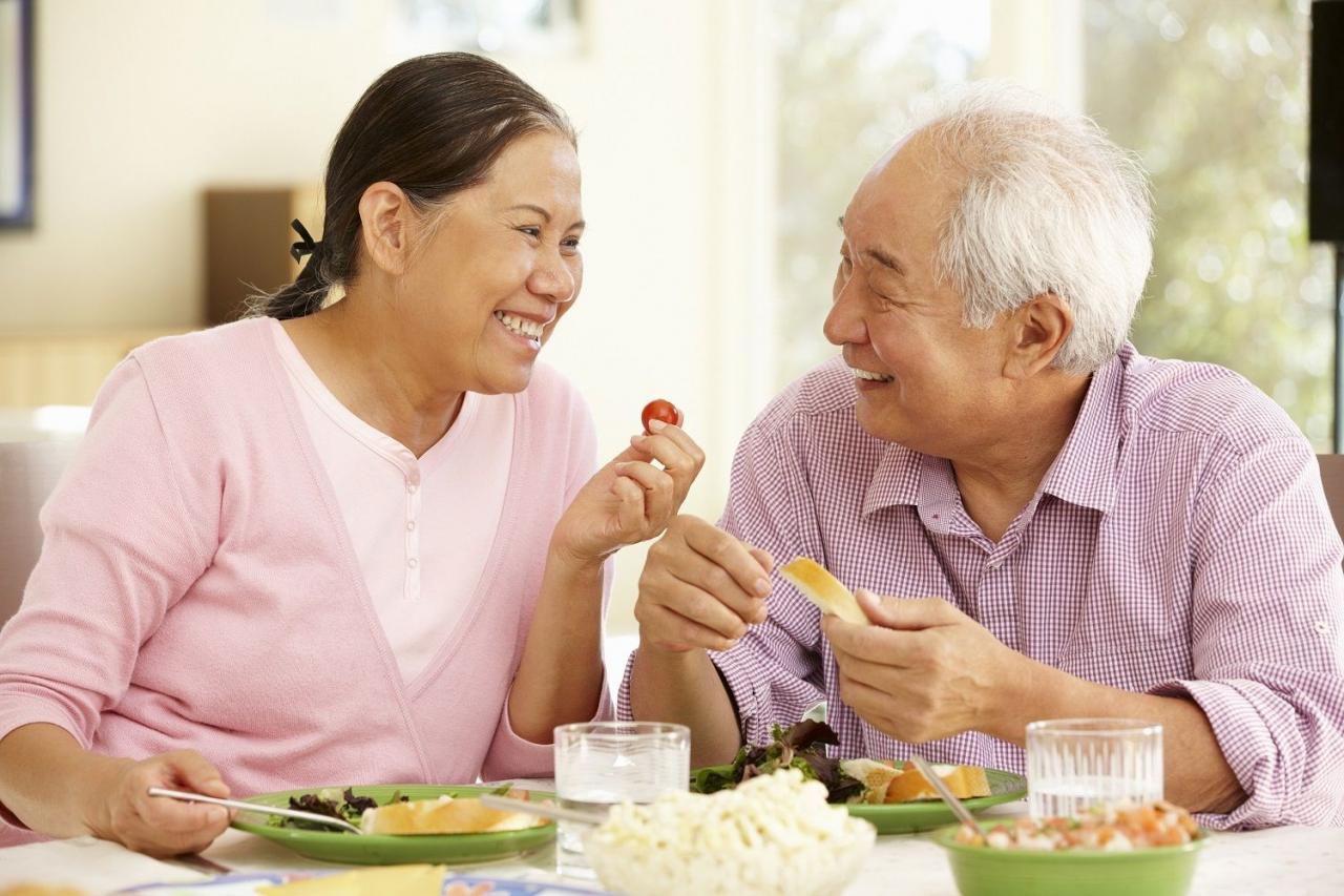 Người cao tuổi cần cung cấp dinh dưỡng phù hợp để đảm bảo sức khỏe