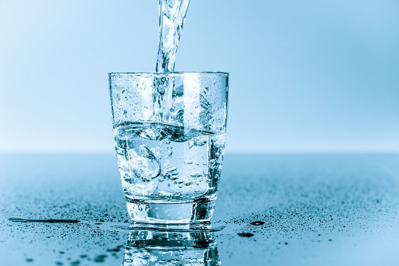 Bổ sung đủ nước là điều rất quan trọng với người bị huyết áp thấp