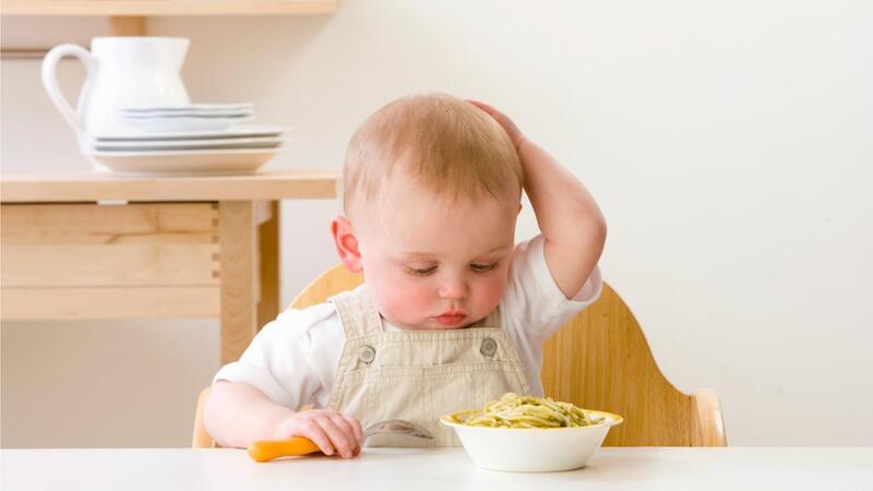 Ăn dặm quá sớm là một trong những nguyên nhân dẫn đến tình trạng biếng ăn ở trẻ