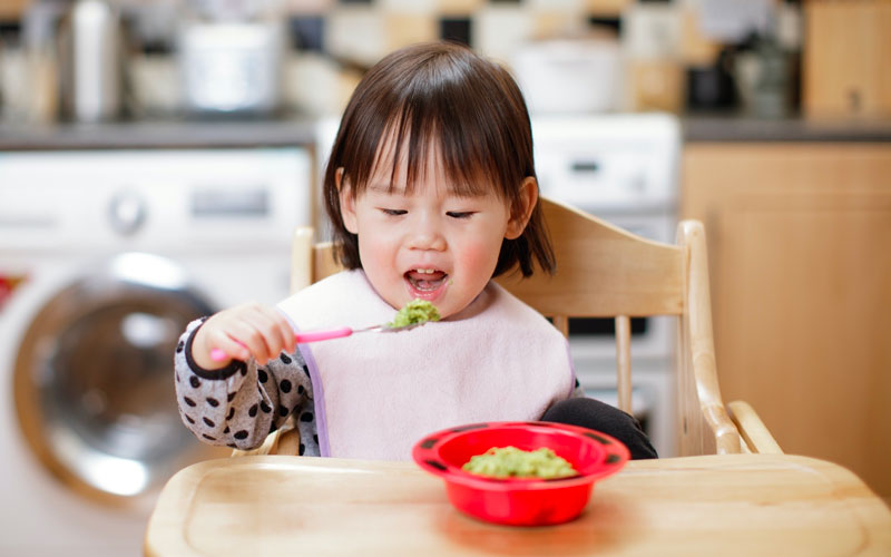 Chế độ dinh dưỡng thay đổi khi bé được 1 tuổi
